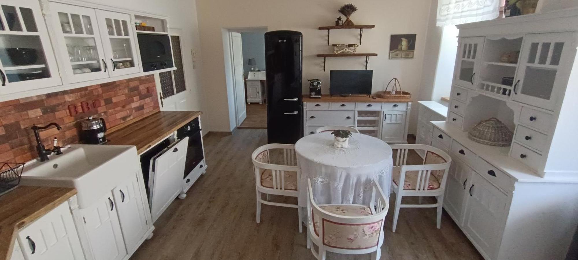 Apartment Ve Mlyne Teplice nad Metuji Phòng bức ảnh